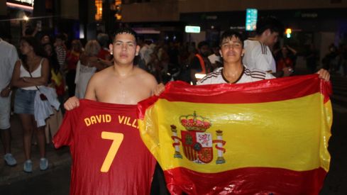 Miles de leoneses toman las calles para festejar el segundo Mundial de España | José Martín Miles de leoneses toman las calles para festejar el segundo Mundial de España | José Martín