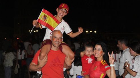 Miles de leoneses toman las calles para festejar el segundo Mundial de España | José Martín Miles de leoneses toman las calles para festejar el segundo Mundial de España | José Martín