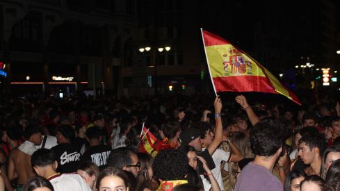 Miles de leoneses toman las calles para festejar el segundo Mundial de España | José Martín Miles de leoneses toman las calles para festejar el segundo Mundial de España | José Martín