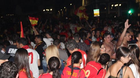 Miles de leoneses toman las calles para festejar el segundo Mundial de España | José Martín Miles de leoneses toman las calles para festejar el segundo Mundial de España | José Martín