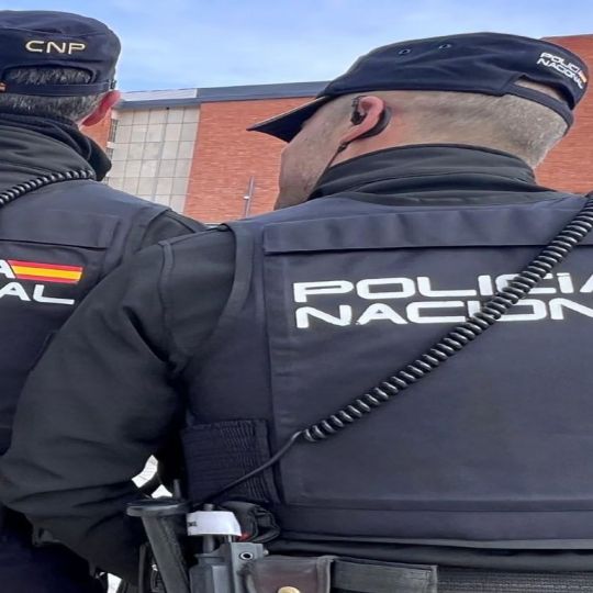 Desarticulan una trama que blanqueó monedas históricas de Isabel II en León | Policía Nacional