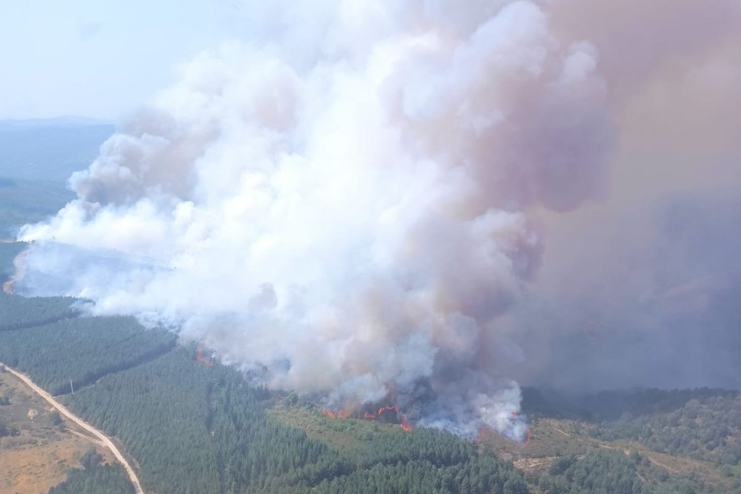Los evacuados por el incendio de La Utrera vuelven a casa tras bajar el fuego a nivel IGR1 | AT BRIF