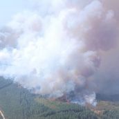 Los evacuados por el incendio de La Utrera vuelven a casa tras bajar el fuego a nivel IGR1 | AT BRIF