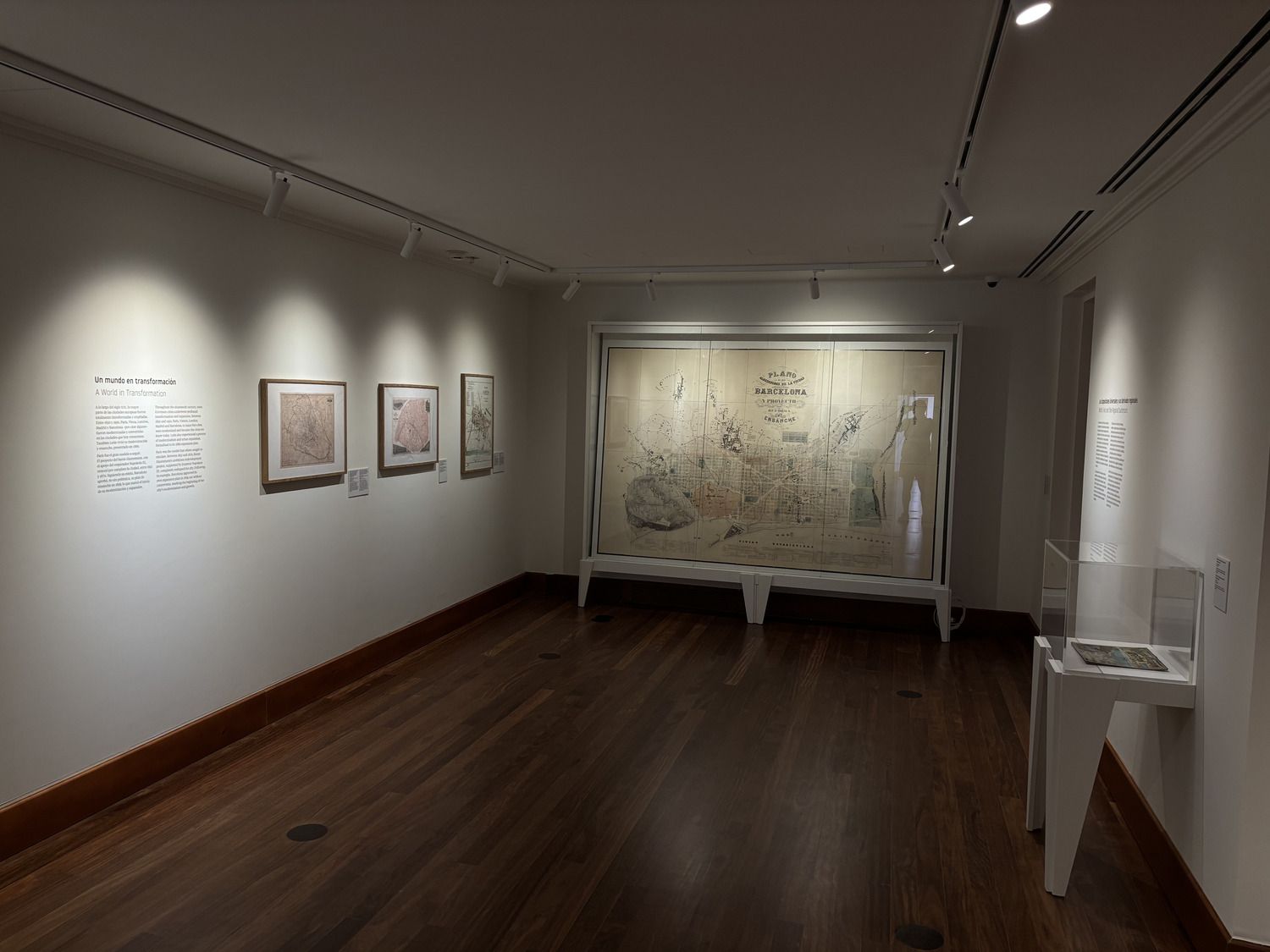 Inauguración de la exposición 'Gaudí y la ciudad moderna' del Museo Casa Botines de León | José Martín