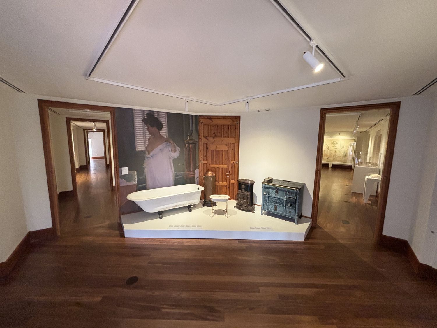 Inauguración de la exposición 'Gaudí y la ciudad moderna' del Museo Casa Botines de León | José Martín