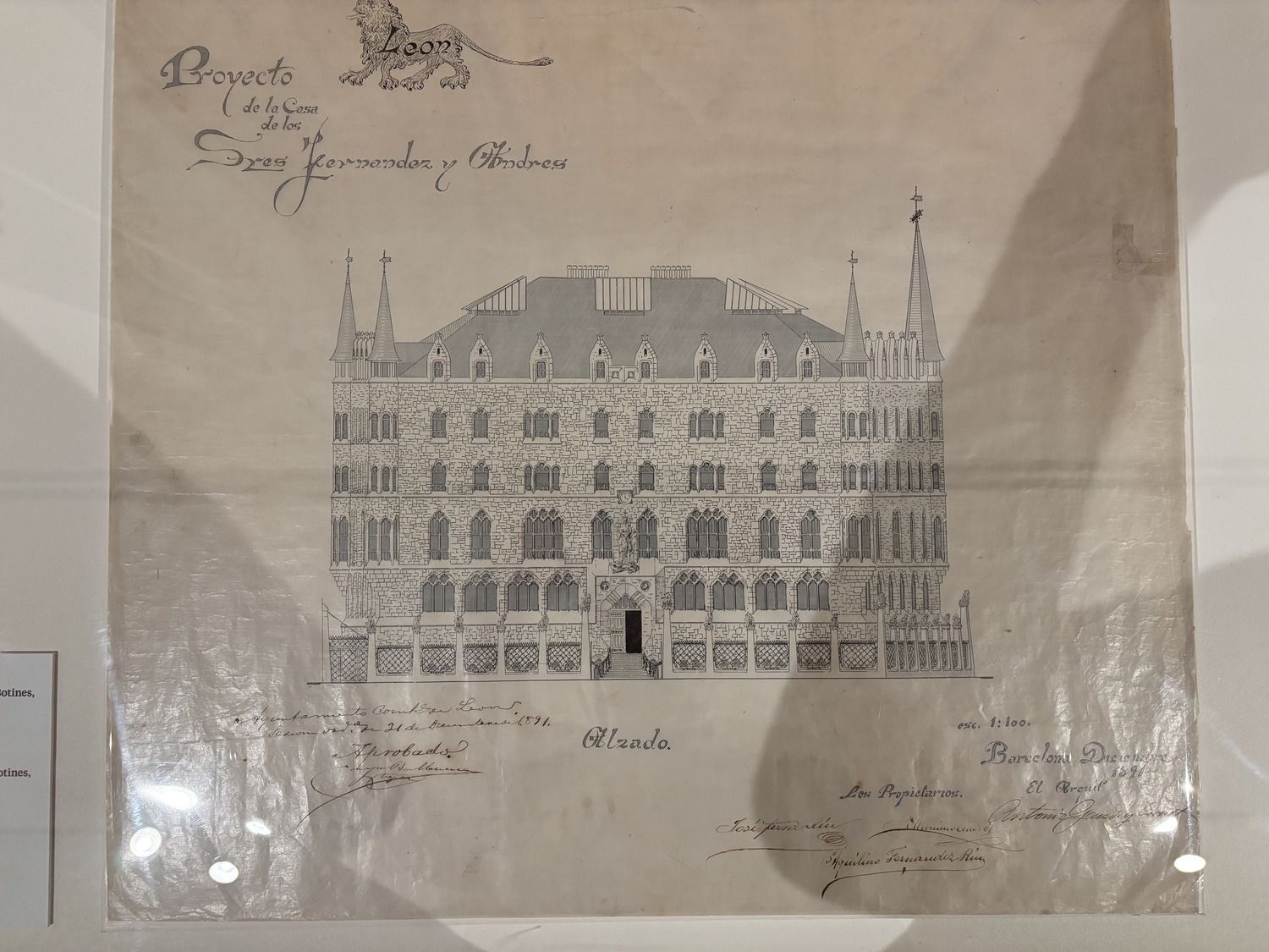 Inauguración de la exposición 'Gaudí y la ciudad moderna' del Museo Casa Botines de León | José Martín