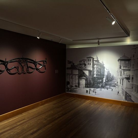 Inauguración de la exposición 'Gaudí y la ciudad moderna' del Museo Casa Botines de León | José Martín