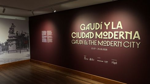 Inauguración de la exposición 'Gaudí y la ciudad moderna' del Museo Casa Botines de León | José Martín