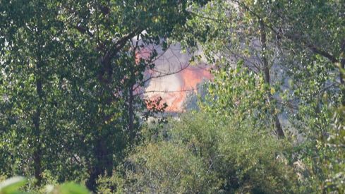 Así trabaja la docena de medios para frenar el incendio de San Cipriano del Condado (León) | Carlos S. Campillo / ICAL Así trabaja la docena de medios para frenar el incendio de San Cipriano del Condado (León) | Carlos S. Campillo / ICAL