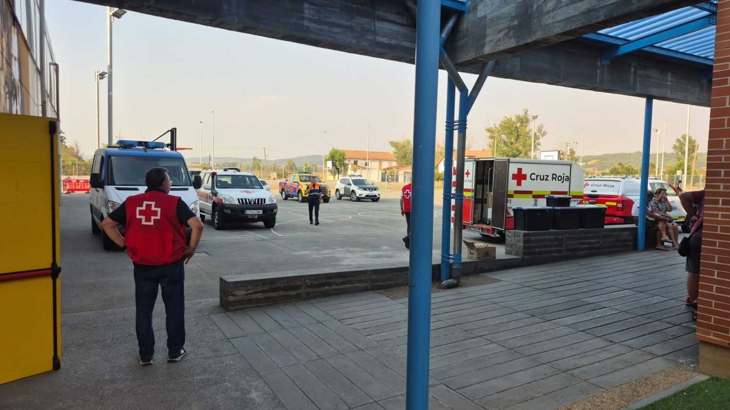 Cruz Roja da refugio a 38 personas evacuadas por los incendios en León y El Bierzo Cruz Roja da refugio a 38 personas evacuadas por los incendios en León y El Bierzo