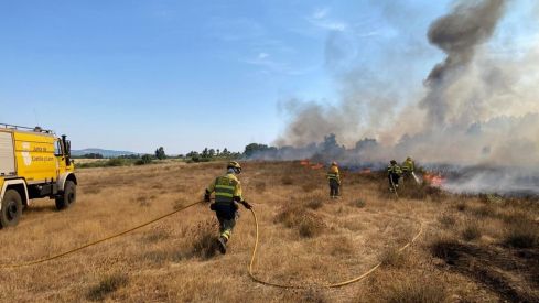 Trabajos de consolidación del perímetro en el incendio de San Cipriano del Condado | BRIF Ruente