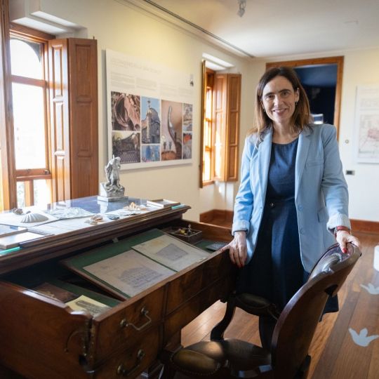 Sandra Guaita en una visita al Museo Casa Botines Gaudí en el mes de mayo | Casa Botines Sandra Guaita en una visita al Museo Casa Botines Gaudí en el mes de mayo | Casa Botines