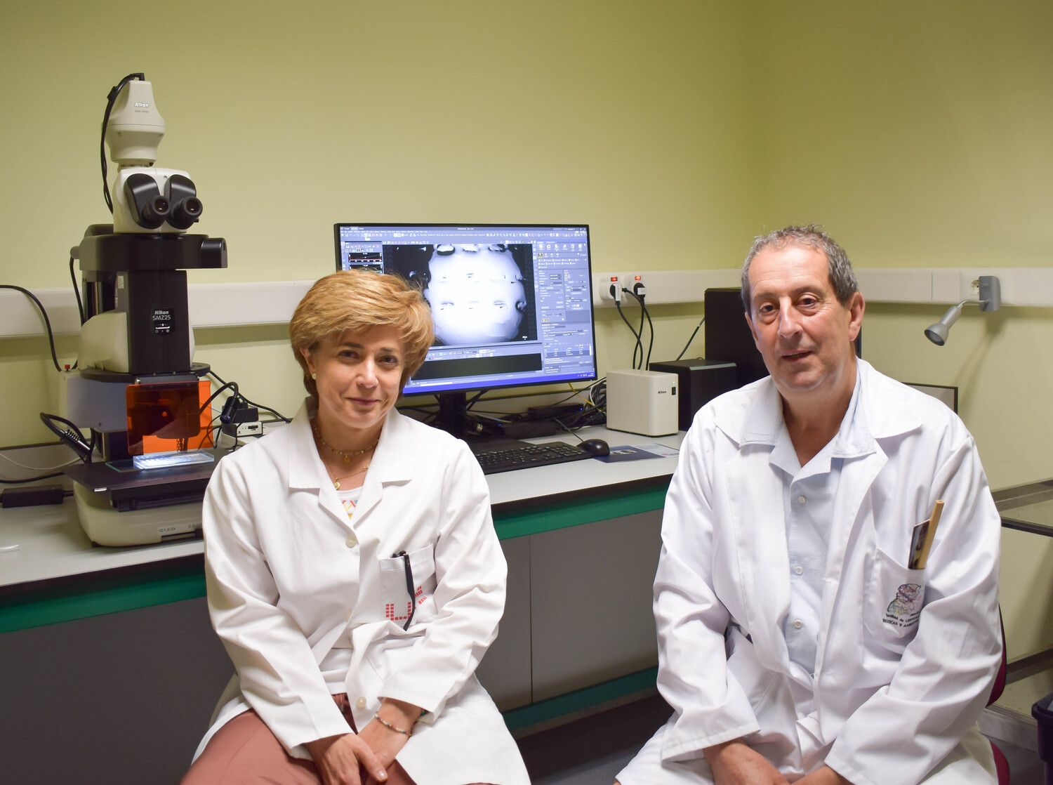 Los investigadores de la ULE Rafael Álvarez Nogal y Sara del Río analizan cinco variedades de olivo de Galicia para orientar la selección y favorecer la adaptación de los cultivos Los investigadores de la ULE Rafael Álvarez Nogal y Sara del Río analizan cinco variedades de olivo de Galicia para orientar la selección y favorecer la adaptación de los cultivos
