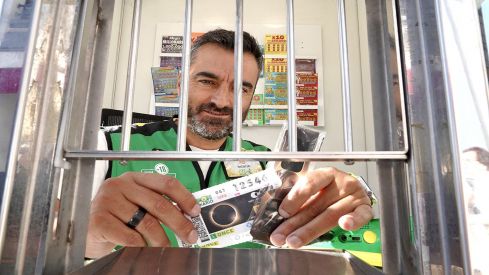 La ONCE regala gafas para ver el eclipse por la compra de un cupón | Carlos S. Campillo