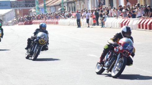 La Bañeza vuelve a entregarse a su gran fiesta del motociclismo | José Martín