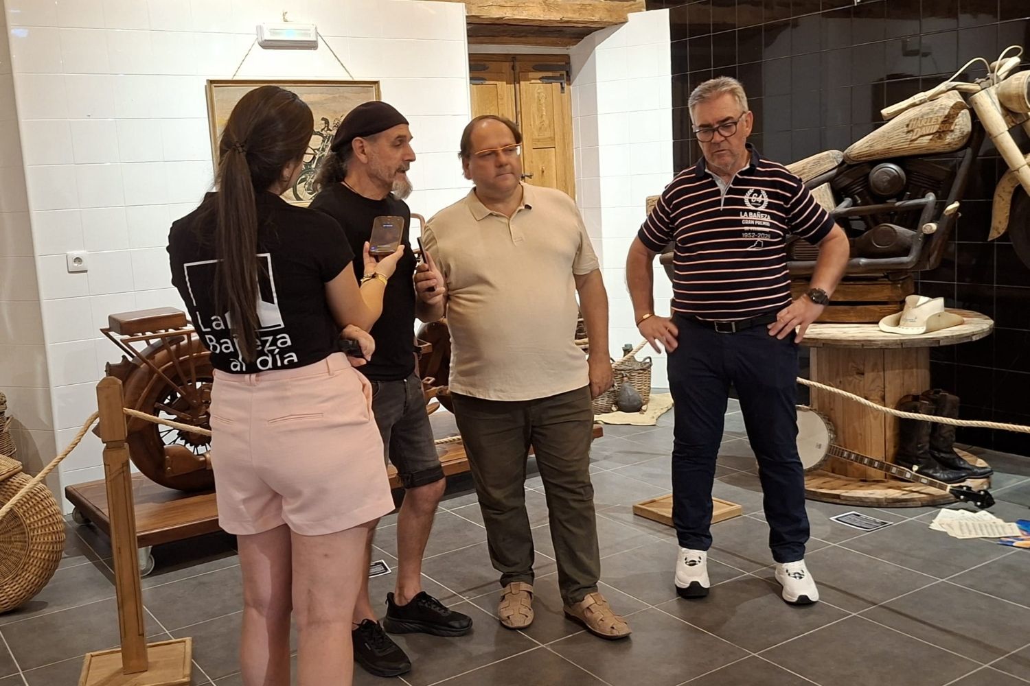 La Bañeza pone dos ruedas al reciclaje con 20 motos hechas de madera, mimbre y cuerda La Bañeza pone dos ruedas al reciclaje con 20 motos hechas de madera, mimbre y cuerda
