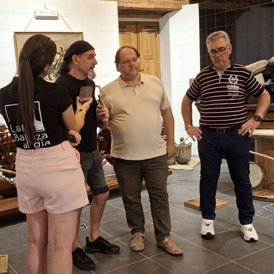 La Bañeza pone dos ruedas al reciclaje con 20 motos hechas de madera, mimbre y cuerda La Bañeza pone dos ruedas al reciclaje con 20 motos hechas de madera, mimbre y cuerda