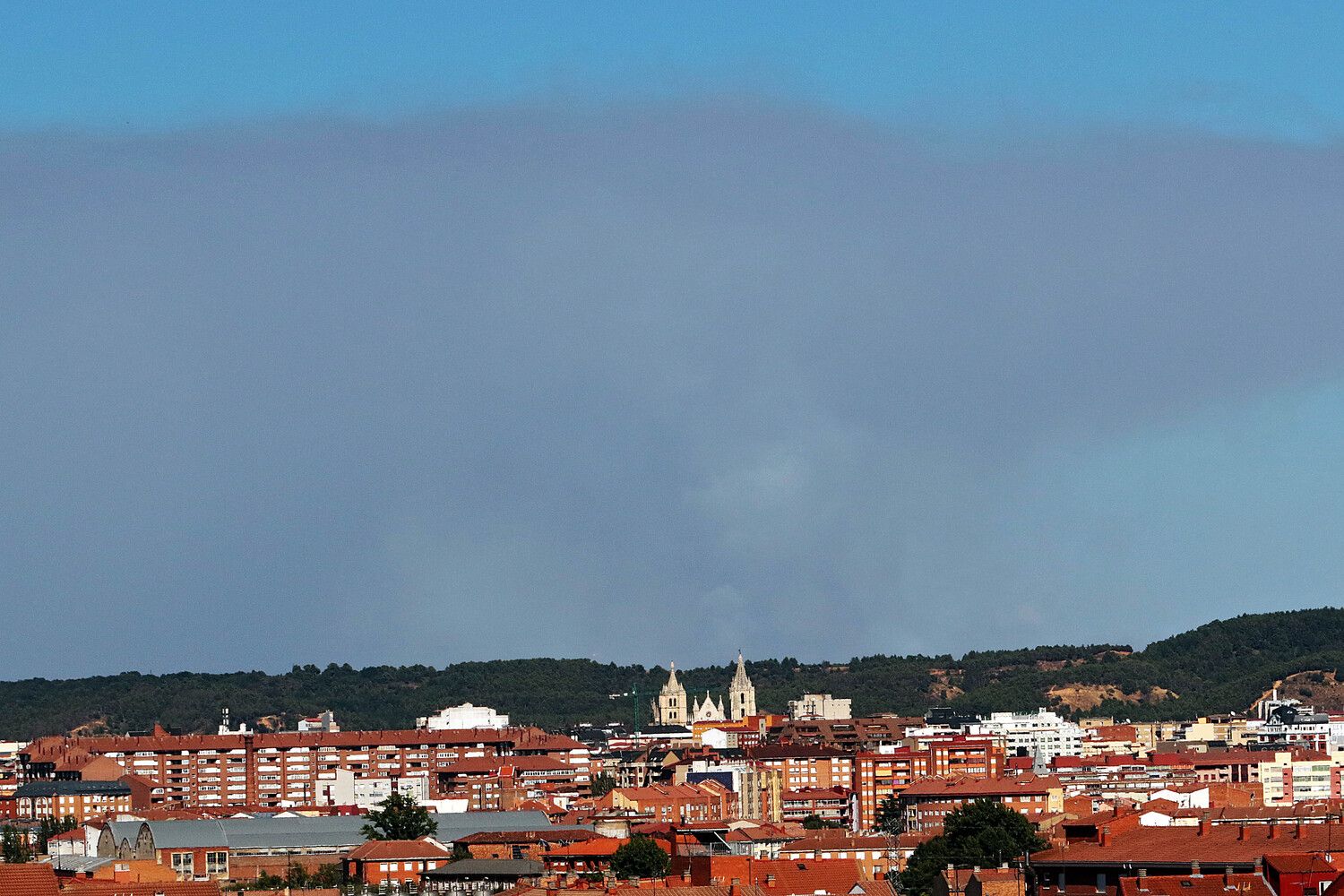 Incendio forestal en Cifuentes de Rueda, en el municipio de Gradefes (León) | Peio García / ICAL