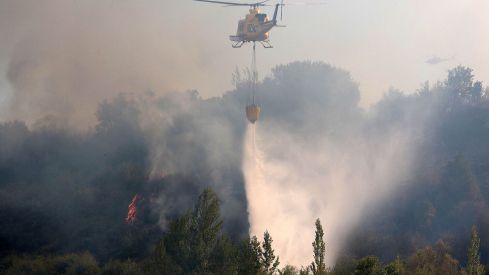 Incendio forestal en Cifuentes de Rueda, en el municipio de Gradefes (León) | Peio García / ICAL Incendio forestal en Cifuentes de Rueda, en el municipio de Gradefes (León) | Peio García / ICAL