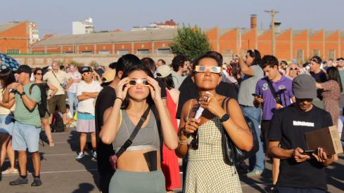 Casi dos minutos de oscuridad: Así vivió León el eclipse total de Sol | José Martín