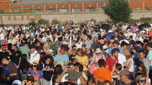 Casi dos minutos de oscuridad: Así vivió León el eclipse total de Sol | José Martín