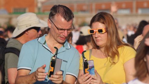 Casi dos minutos de oscuridad: Así vivió León el eclipse total de Sol | José Martín