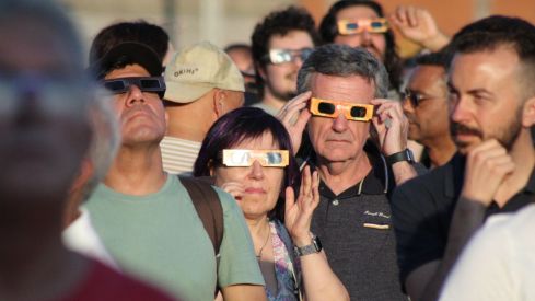 Casi dos minutos de oscuridad: Así vivió León el eclipse total de Sol | José Martín