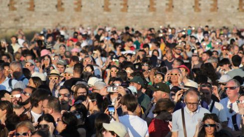 Casi dos minutos de oscuridad: Así vivió León el eclipse total de Sol | José Martín