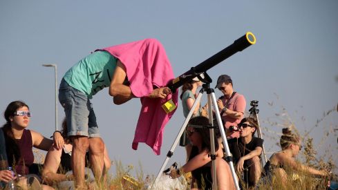 Casi dos minutos de oscuridad: Así vivió León el eclipse total de Sol | Peio García / ICAL