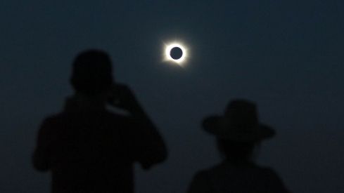 Casi dos minutos de oscuridad: Así vivió León el eclipse total de Sol | Peio García / ICAL