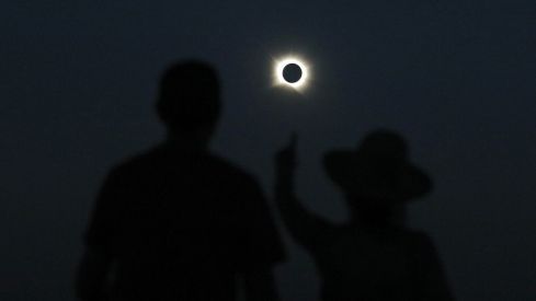 Casi dos minutos de oscuridad: Así vivió León el eclipse total de Sol | Peio García / ICAL