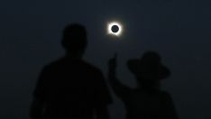 Casi dos minutos de oscuridad: Así vivió León el eclipse total de Sol | Peio García / ICAL Casi dos minutos de oscuridad: Así vivió León el eclipse total de Sol | Peio García / ICAL