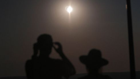 Casi dos minutos de oscuridad: Así vivió León el eclipse total de Sol | Peio García / ICAL