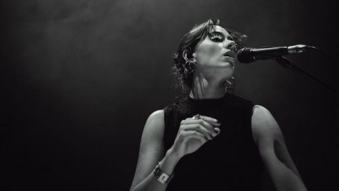 Amanda Mur protagoniza el tercer concierto del festival Tropos en Cerezales del Condado | IG: Amanda Mur