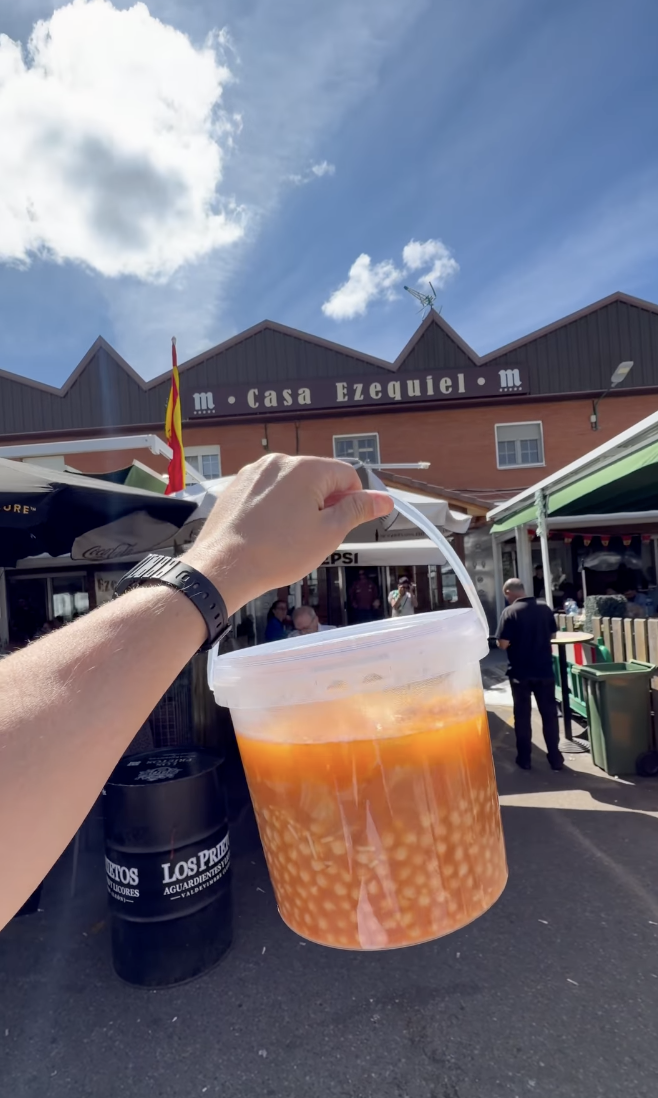 Visita del influencer Víctor Prous al restaurante Ezequiel de Villamanín (León) | IG: Victor Prous Visita del influencer Víctor Prous al restaurante Ezequiel de Villamanín (León) | IG: Victor Prous