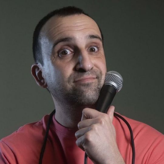 Darío Mares pone el broche final a las ‘Noches de humor’ en el Parque de Quevedo