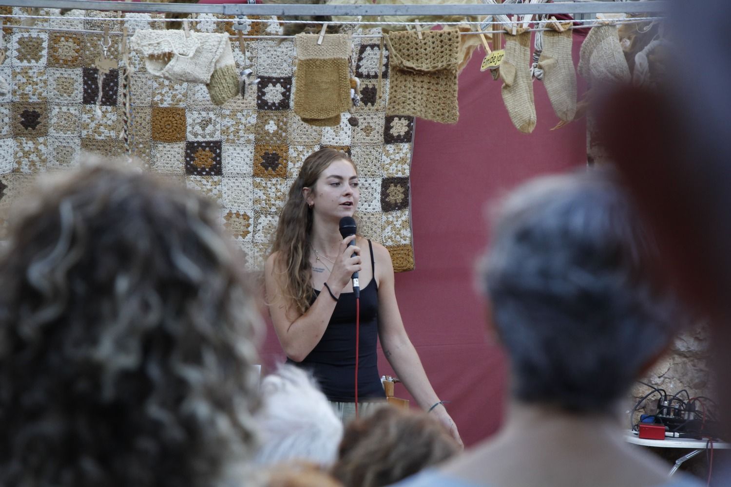 Muestra de productos hechos con lana