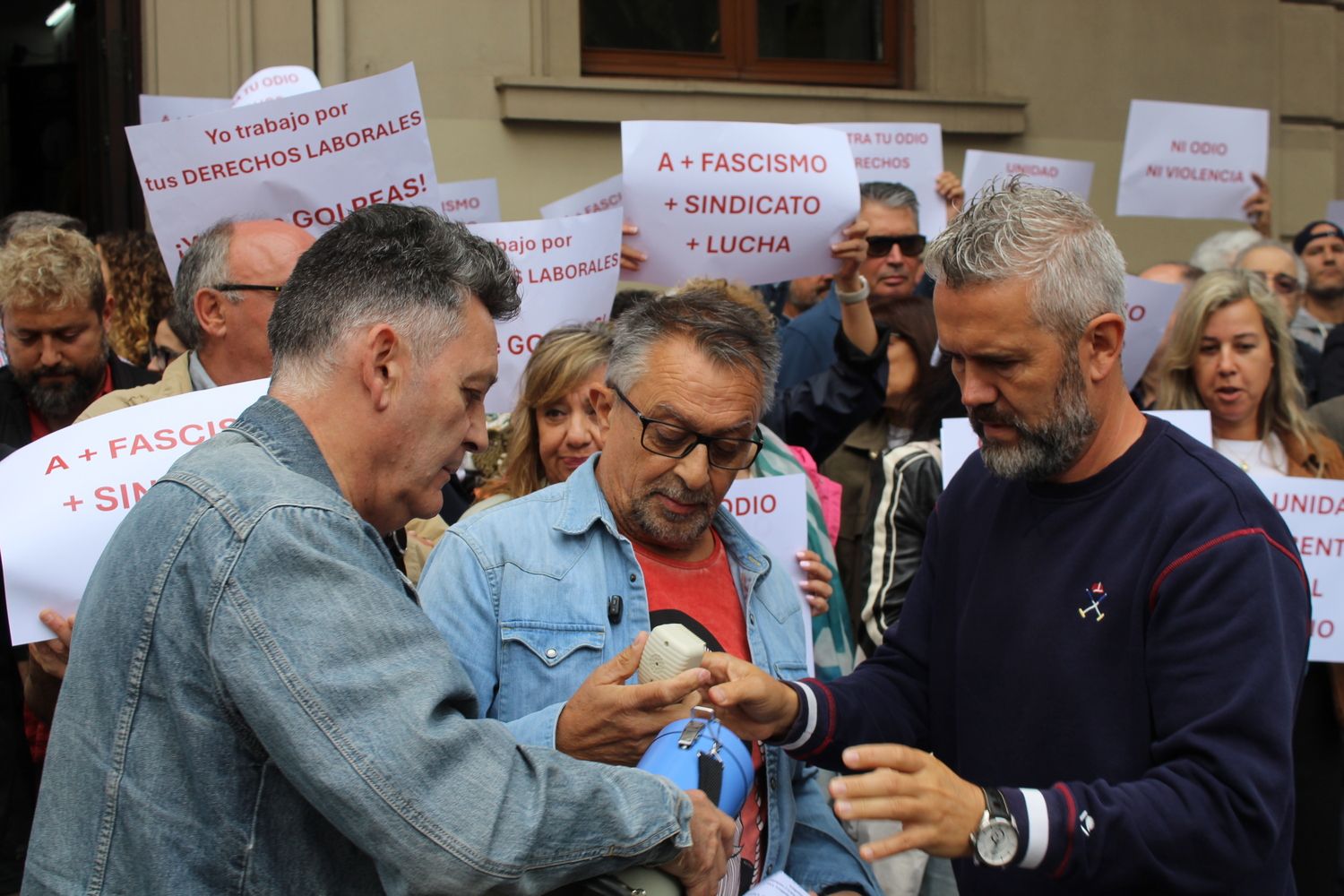 Concentración de UGT León ante la agresión sufrida por una compañera | José Martín Concentración de UGT León ante la agresión sufrida por una compañera | José Martín