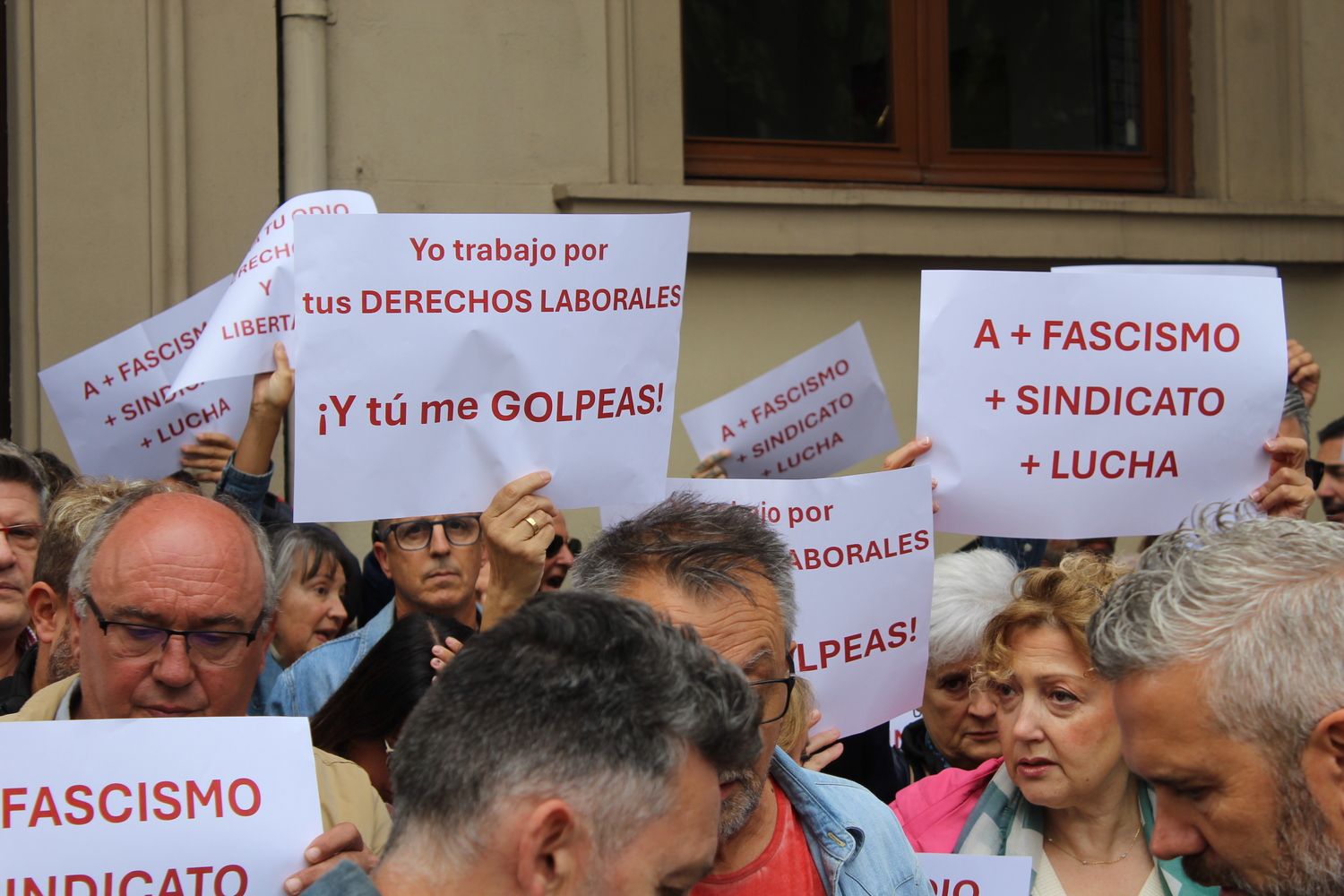 Concentración de UGT León ante la agresión sufrida por una compañera | José Martín Concentración de UGT León ante la agresión sufrida por una compañera | José Martín