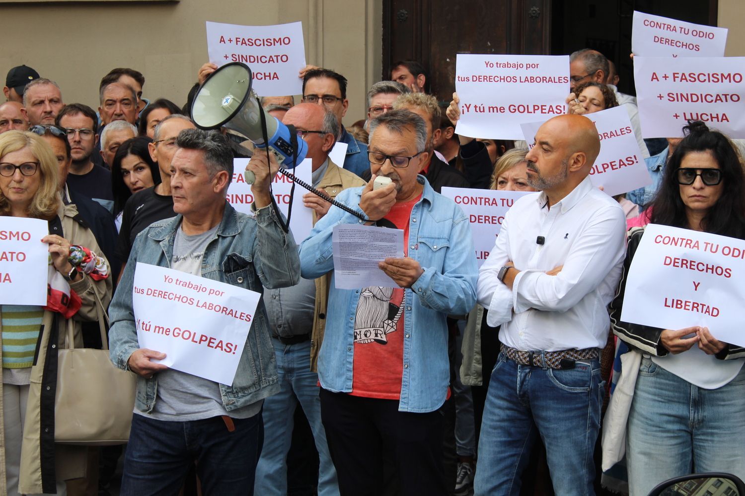 Concentración de UGT León ante la agresión sufrida por una compañera | José Martín Concentración de UGT León ante la agresión sufrida por una compañera | José Martín