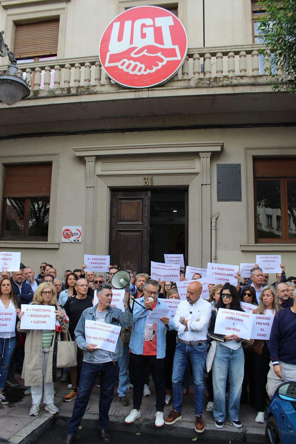 Concentración de UGT León ante la agresión sufrida por una compañera | José Martín Concentración de UGT León ante la agresión sufrida por una compañera | José Martín