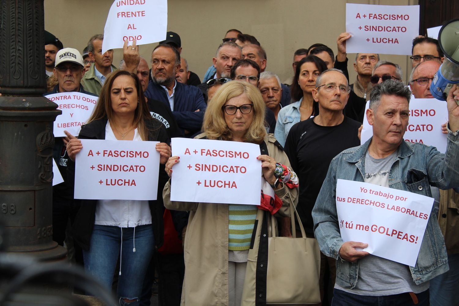 Concentración de UGT León ante la agresión sufrida por una compañera | José Martín Concentración de UGT León ante la agresión sufrida por una compañera | José Martín