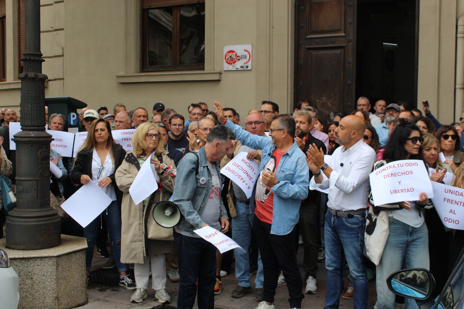 Concentración de UGT León ante la agresión sufrida por una compañera | José Martín Concentración de UGT León ante la agresión sufrida por una compañera | José Martín