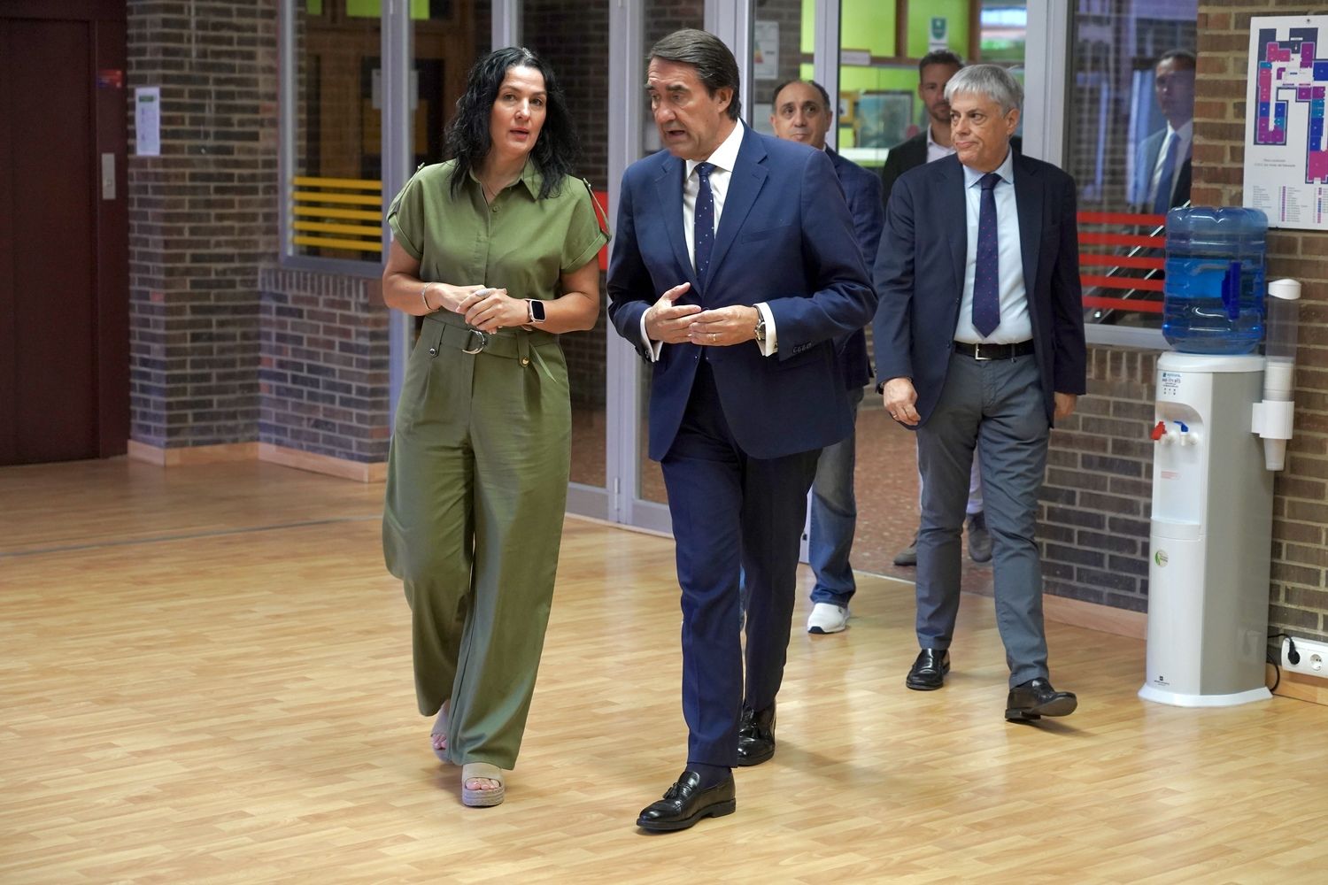 El consejero de Industria, Universidades, Empleo y Comercio, Juan Carlos Suárez-Quiñones, clausura el Programa Mixto de Formación y Empleo de San Andrés del Rabanedo (León) | Carlos S. Campillo / ICAL El consejero de Industria, Universidades, Empleo y Comercio, Juan Carlos Suárez-Quiñones, clausura el Programa Mixto de Formación y Empleo de San Andrés del Rabanedo (León) | Carlos S. Campillo / ICAL