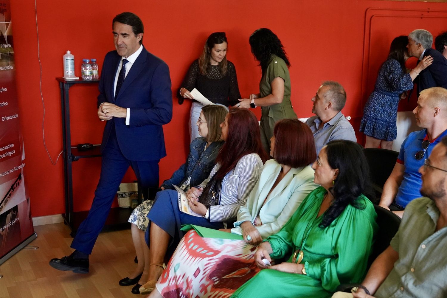 El consejero de Industria, Universidades, Empleo y Comercio, Juan Carlos Suárez-Quiñones, clausura el Programa Mixto de Formación y Empleo de San Andrés del Rabanedo (León) | Carlos S. Campillo / ICAL El consejero de Industria, Universidades, Empleo y Comercio, Juan Carlos Suárez-Quiñones, clausura el Programa Mixto de Formación y Empleo de San Andrés del Rabanedo (León) | Carlos S. Campillo / ICAL