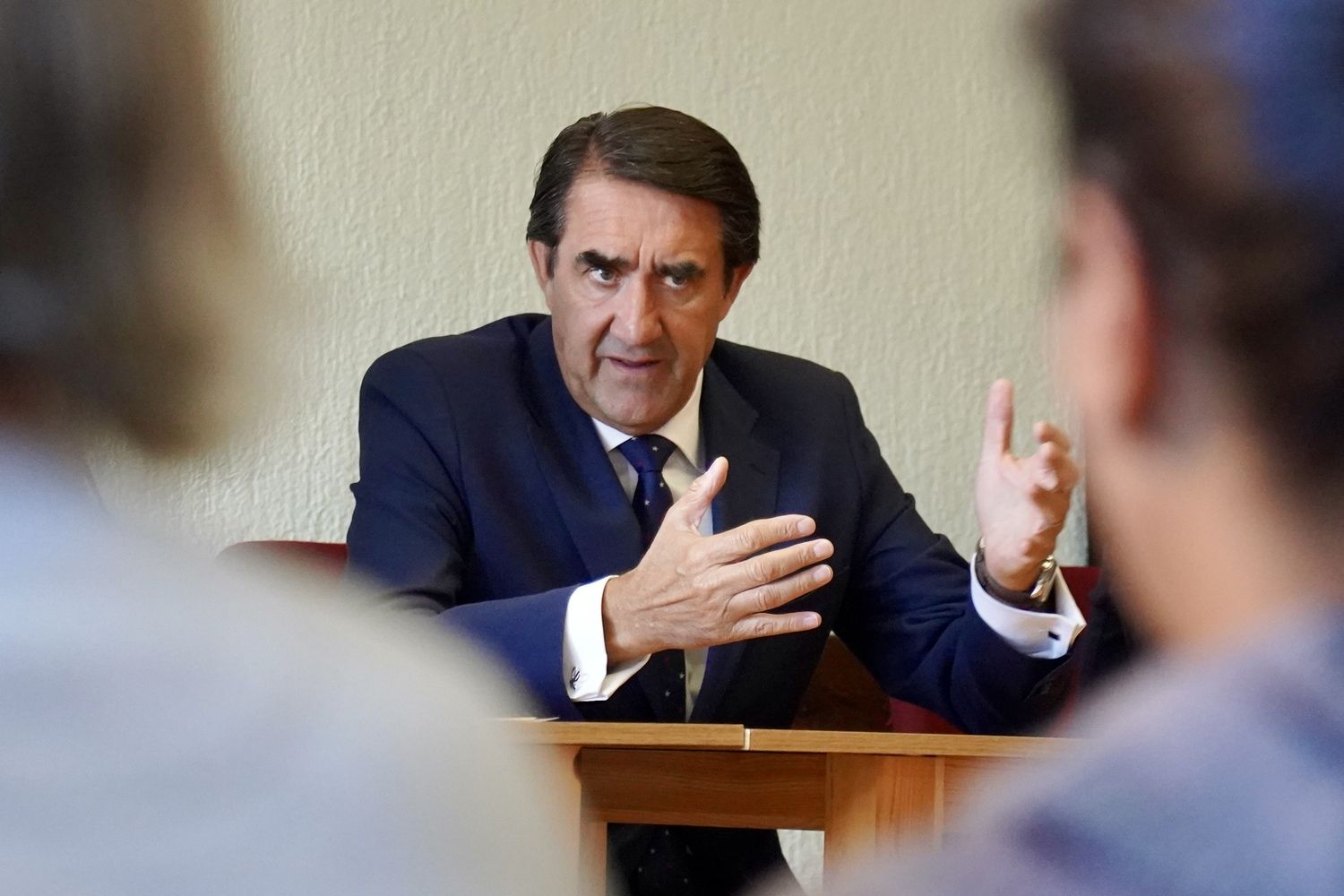El consejero de Industria, Universidades, Empleo y Comercio, Juan Carlos Suárez-Quiñones, clausura el Programa Mixto de Formación y Empleo de San Andrés del Rabanedo (León) | Carlos S. Campillo / ICAL El consejero de Industria, Universidades, Empleo y Comercio, Juan Carlos Suárez-Quiñones, clausura el Programa Mixto de Formación y Empleo de San Andrés del Rabanedo (León) | Carlos S. Campillo / ICAL