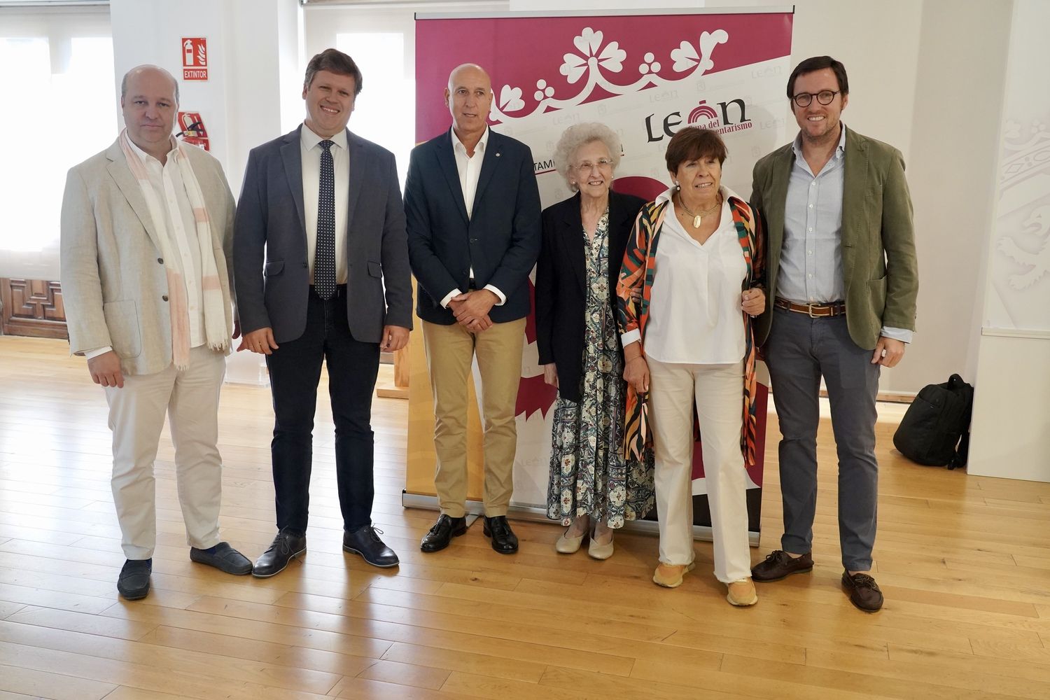El alcalde de León, José Antonio Diez, presenta el XXII Curso para pianistas, directores y Joven Orquesta Leonesa de la Fundación Eutherpe junto a la directora de la Fundación, Margarita Morais | Carlos S. Campillo / ICAL El alcalde de León, José Antonio Diez, presenta el XXII Curso para pianistas, directores y Joven Orquesta Leonesa de la Fundación Eutherpe junto a la directora de la Fundación, Margarita Morais | Carlos S. Campillo / ICAL