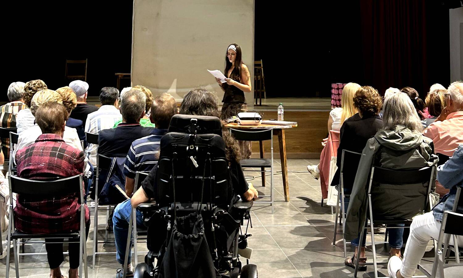 Leyre Alonso Cotarelo, estudiante del Grado de Educación Social de la Universidad de León (ULE), ha dedicado este verano a desarrollar su proyecto titulado ‘Eco del Pueblo: Memoria, cultura y participación en San Román de la Vega’ Leyre Alonso Cotarelo, estudiante del Grado de Educación Social de la Universidad de León (ULE), ha dedicado este verano a desarrollar su proyecto titulado ‘Eco del Pueblo: Memoria, cultura y participación en San Román de la Vega’