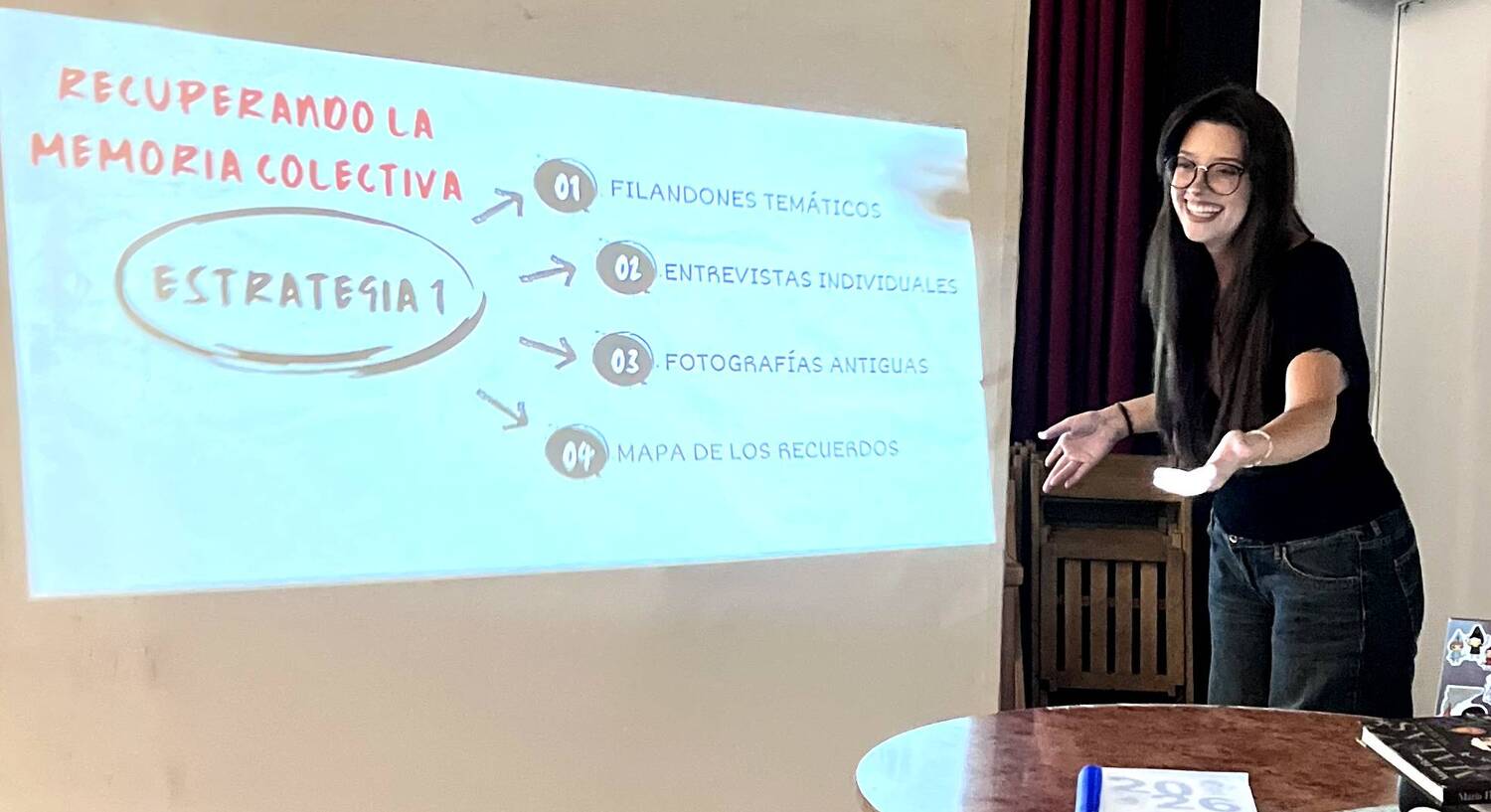 Leyre Alonso Cotarelo, estudiante del Grado de Educación Social de la Universidad de León (ULE), ha dedicado este verano a desarrollar su proyecto titulado ‘Eco del Pueblo: Memoria, cultura y participación en San Román de la Vega’ Leyre Alonso Cotarelo, estudiante del Grado de Educación Social de la Universidad de León (ULE), ha dedicado este verano a desarrollar su proyecto titulado ‘Eco del Pueblo: Memoria, cultura y participación en San Román de la Vega’