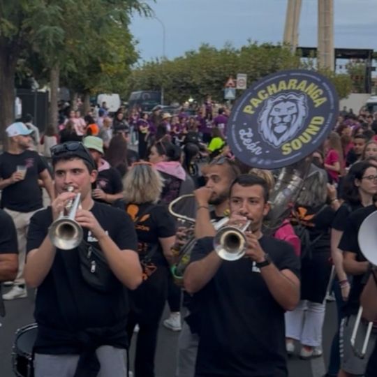 ‘Los Que Faltaban’ pone ritmo a la antesala de las fiestas de La Virgen del Camino con su tradicional Correbares ‘Los Que Faltaban’ pone ritmo a la antesala de las fiestas de La Virgen del Camino con su tradicional Correbares
